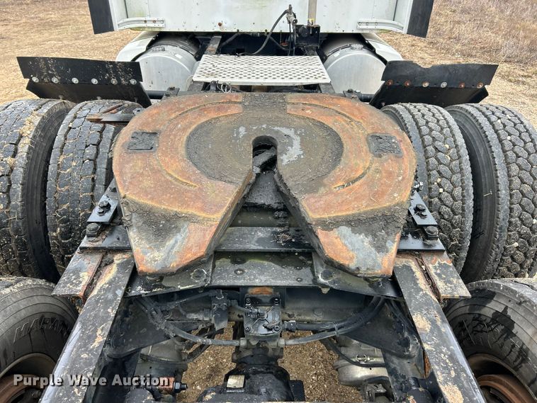 image for item FC5040 2013 Kenworth T660 semi truck