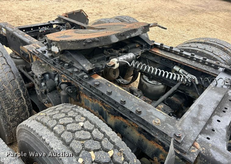 image for item FC5040 2013 Kenworth T660 semi truck