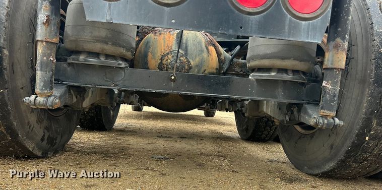 image for item FC5040 2013 Kenworth T660 semi truck