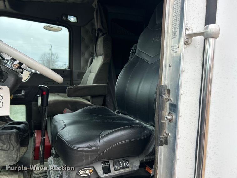 image for item FC5040 2013 Kenworth T660 semi truck