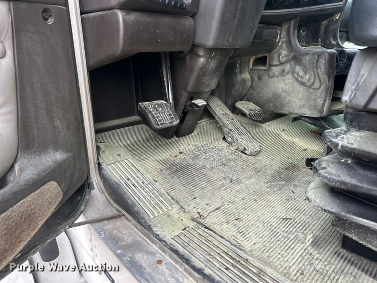 image for item FC5040 2013 Kenworth T660 semi truck