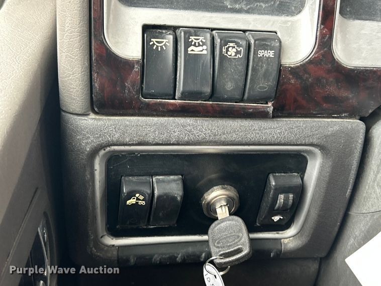 image for item FC5040 2013 Kenworth T660 semi truck