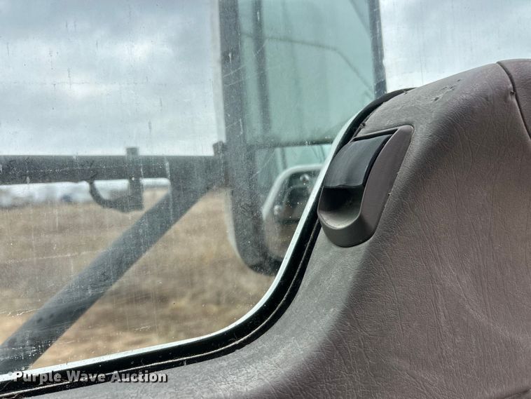 image for item FC5040 2013 Kenworth T660 semi truck