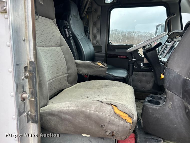 image for item FC5040 2013 Kenworth T660 semi truck