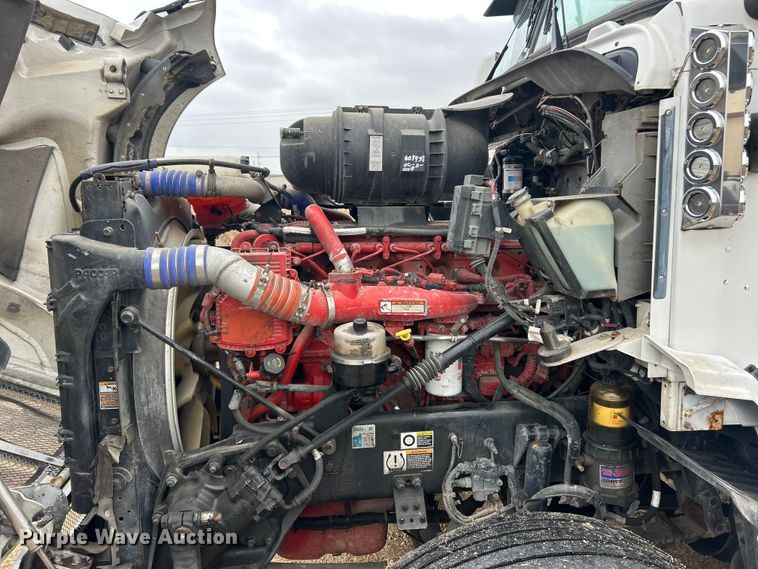 image for item FC5040 2013 Kenworth T660 semi truck