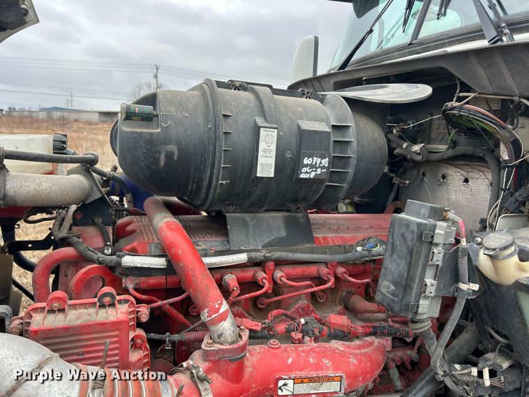 image for item FC5040 2013 Kenworth T660 semi truck