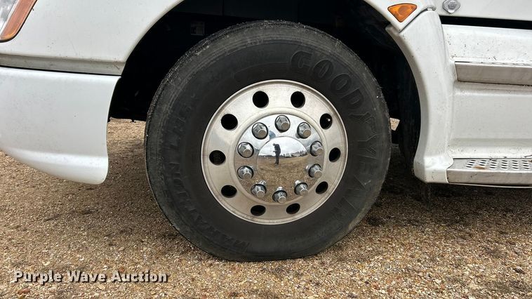 image for item FC5040 2013 Kenworth T660 semi truck