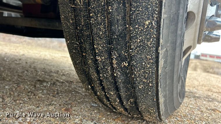 image for item FC5040 2013 Kenworth T660 semi truck