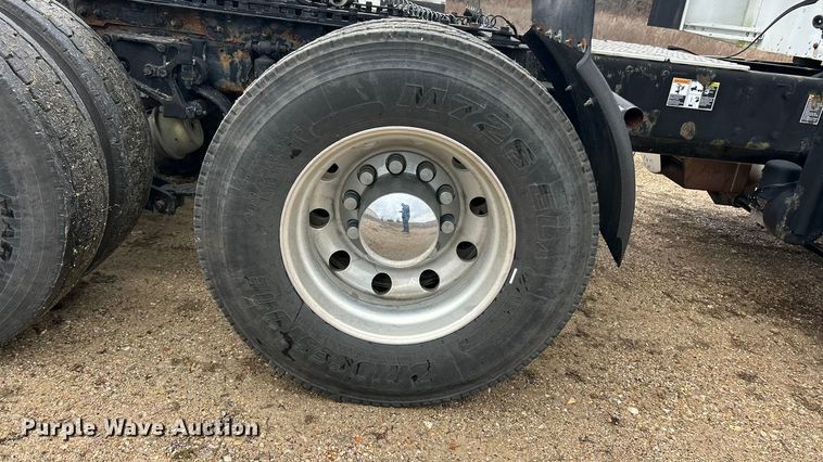 image for item FC5040 2013 Kenworth T660 semi truck