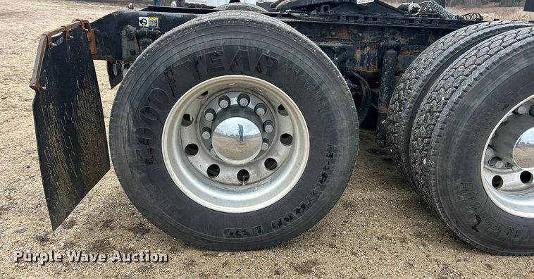 image for item FC5040 2013 Kenworth T660 semi truck