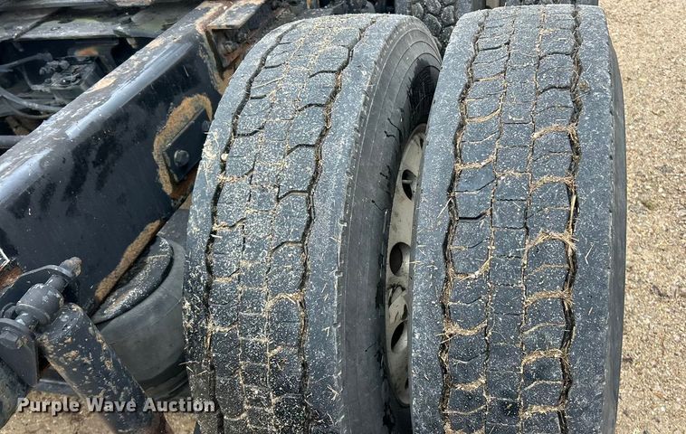 image for item FC5040 2013 Kenworth T660 semi truck