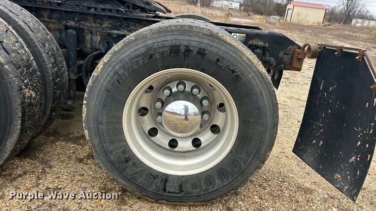 image for item FC5040 2013 Kenworth T660 semi truck