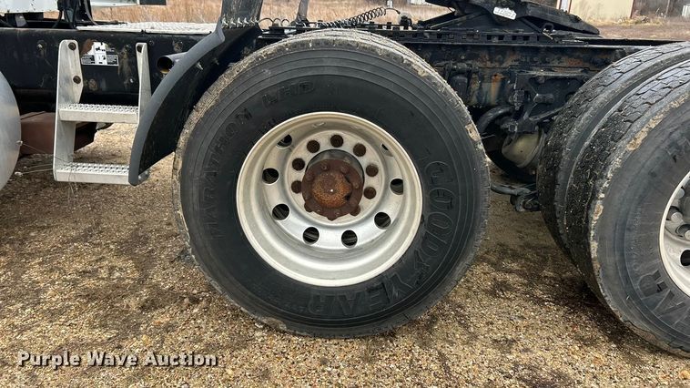 image for item FC5040 2013 Kenworth T660 semi truck