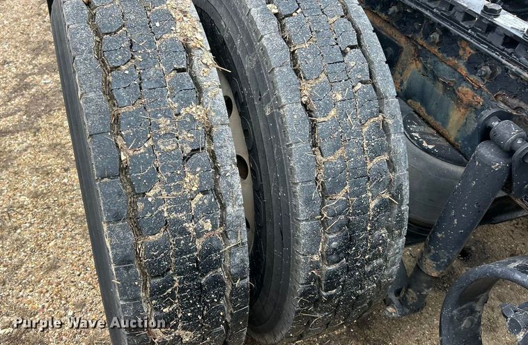 image for item FC5040 2013 Kenworth T660 semi truck