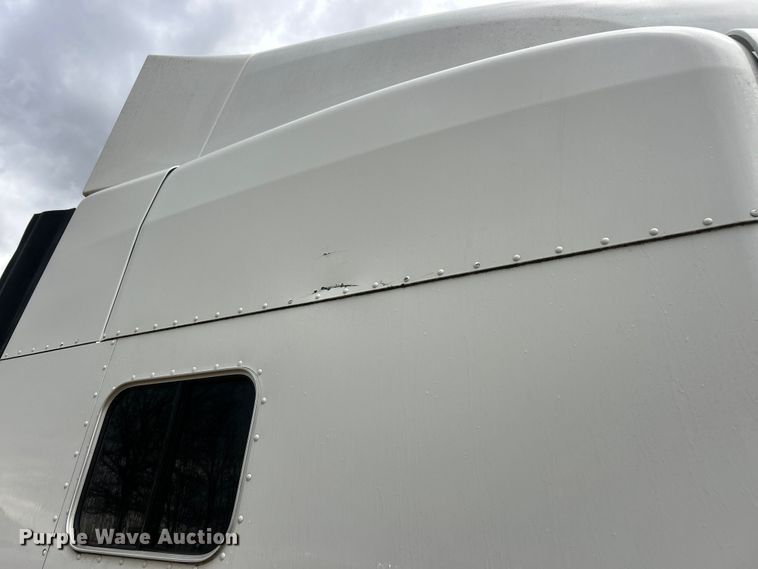 image for item FC5043 2016 Peterbilt 579 semi truck