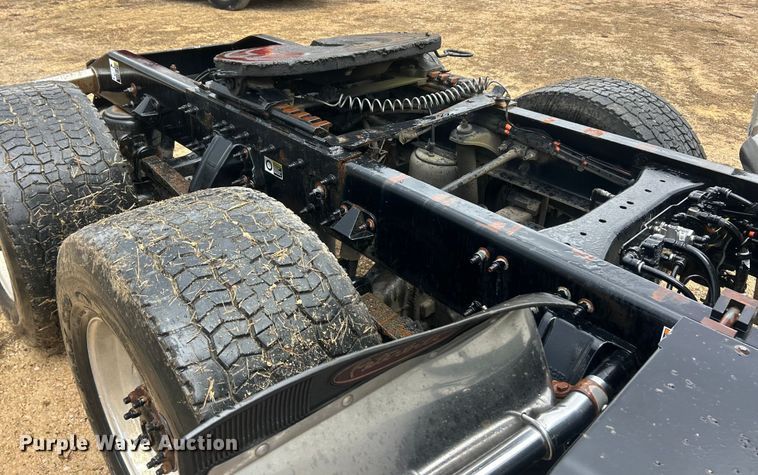 image for item FC5043 2016 Peterbilt 579 semi truck