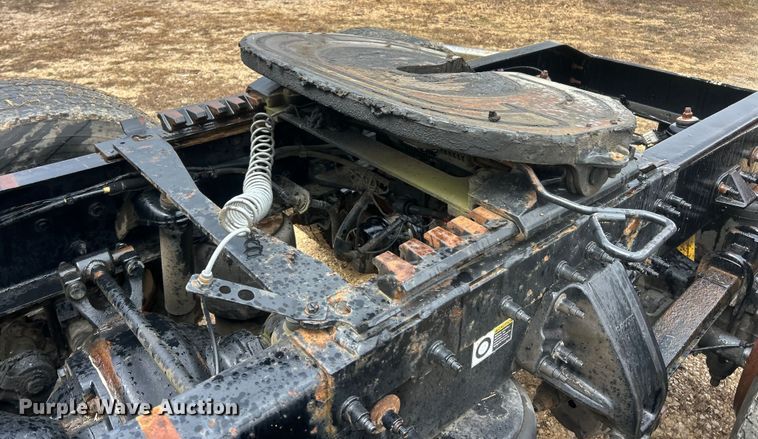 image for item FC5043 2016 Peterbilt 579 semi truck