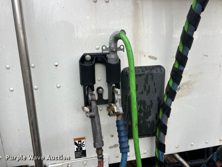 image for item FC5043 2016 Peterbilt 579 semi truck