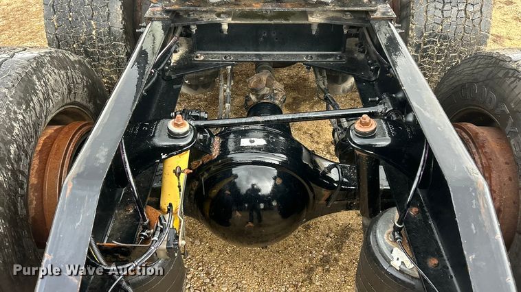 image for item FC5043 2016 Peterbilt 579 semi truck