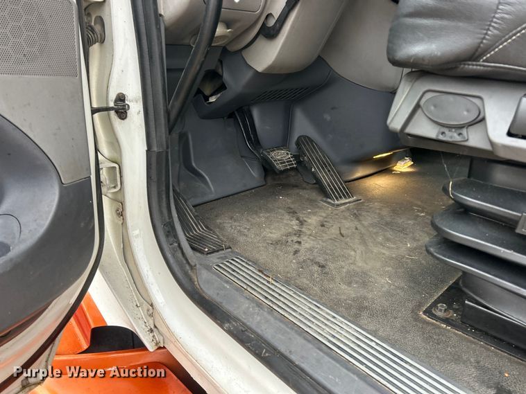 image for item FC5043 2016 Peterbilt 579 semi truck