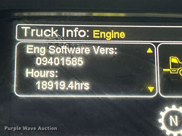 image for item FC5043 2016 Peterbilt 579 semi truck