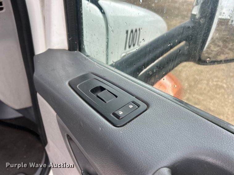 image for item FC5043 2016 Peterbilt 579 semi truck