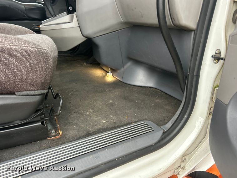 image for item FC5043 2016 Peterbilt 579 semi truck