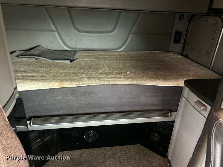 image for item FC5043 2016 Peterbilt 579 semi truck