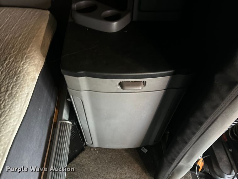 image for item FC5043 2016 Peterbilt 579 semi truck