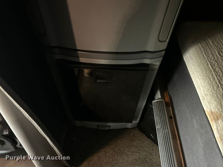 image for item FC5043 2016 Peterbilt 579 semi truck