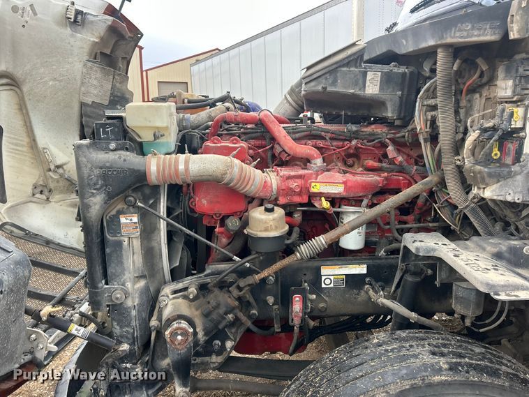 image for item FC5043 2016 Peterbilt 579 semi truck