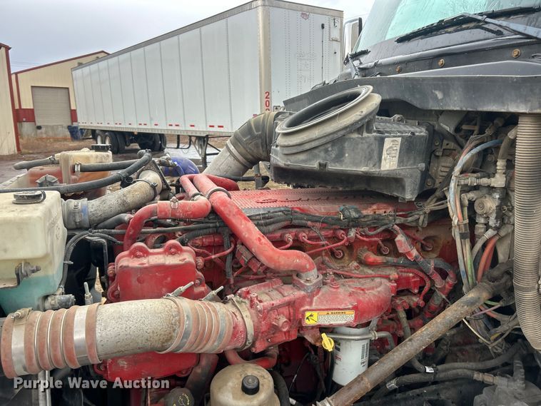 image for item FC5043 2016 Peterbilt 579 semi truck