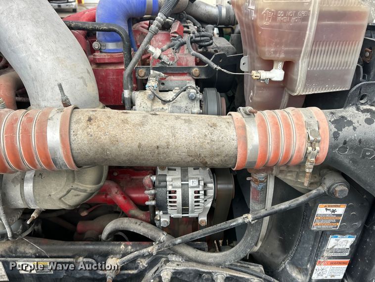 image for item FC5043 2016 Peterbilt 579 semi truck