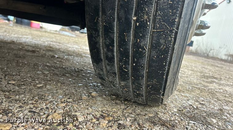 image for item FC5043 2016 Peterbilt 579 semi truck