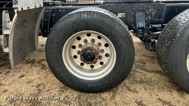 image for item FC5043 2016 Peterbilt 579 semi truck