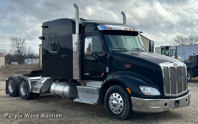 image for item FC5045 2015 Peterbilt 579 semi truck