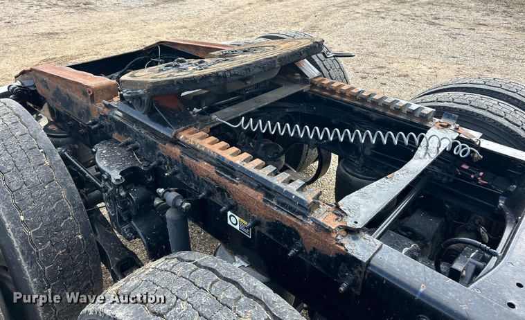 image for item FC5045 2015 Peterbilt 579 semi truck