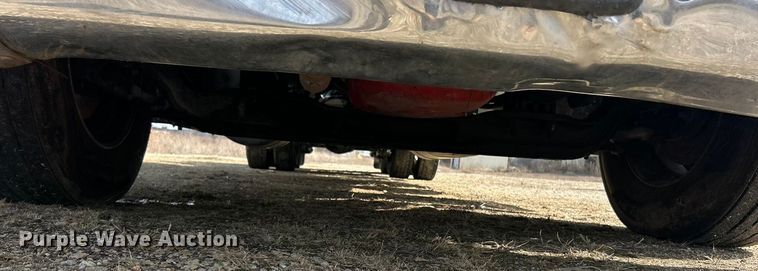 image for item FC5045 2015 Peterbilt 579 semi truck