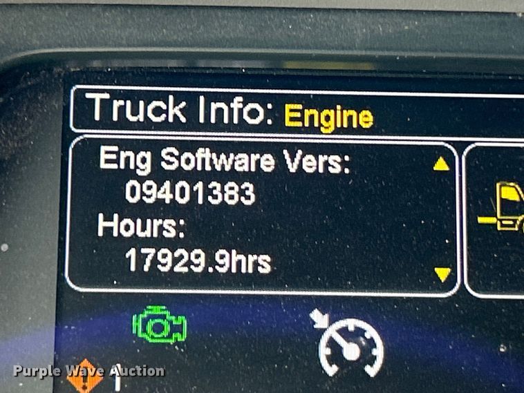 image for item FC5045 2015 Peterbilt 579 semi truck