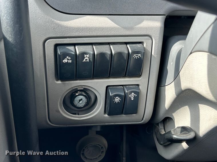 image for item FC5045 2015 Peterbilt 579 semi truck