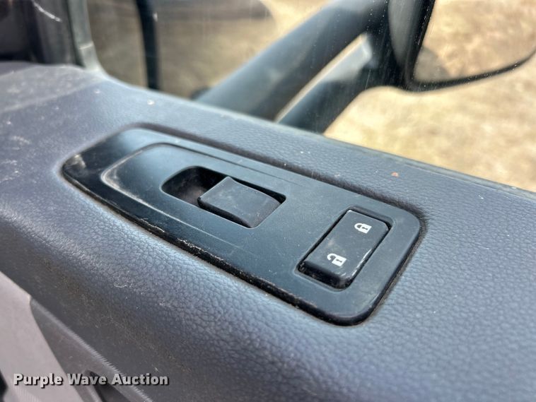 image for item FC5045 2015 Peterbilt 579 semi truck