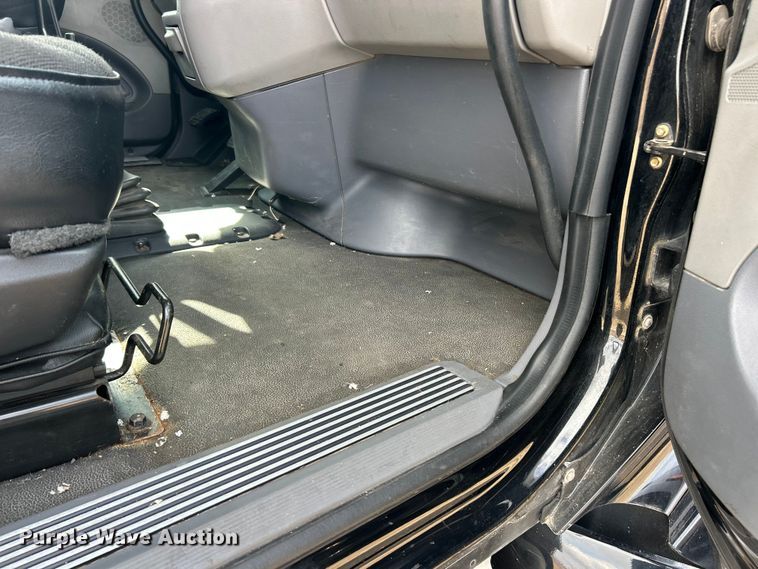 image for item FC5045 2015 Peterbilt 579 semi truck