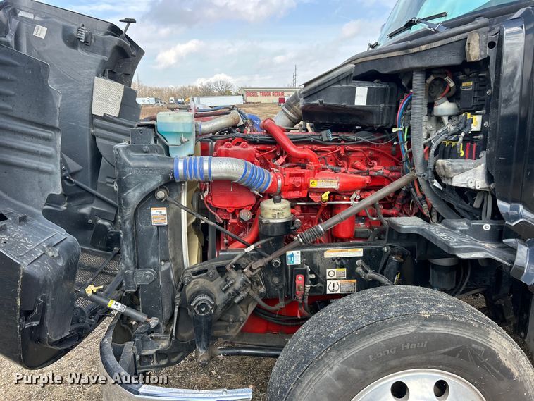 image for item FC5045 2015 Peterbilt 579 semi truck