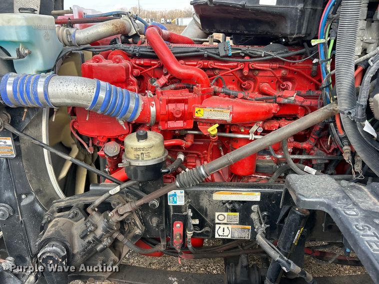 image for item FC5045 2015 Peterbilt 579 semi truck