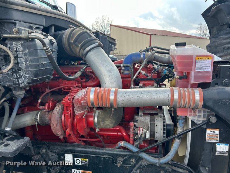 image for item FC5045 2015 Peterbilt 579 semi truck