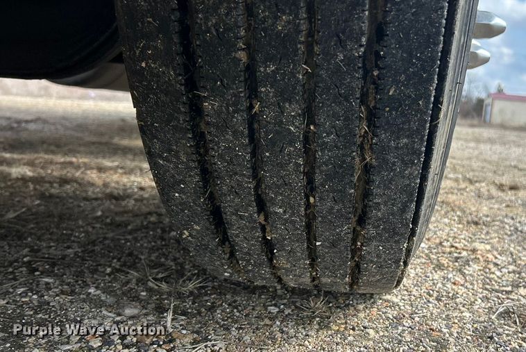 image for item FC5045 2015 Peterbilt 579 semi truck