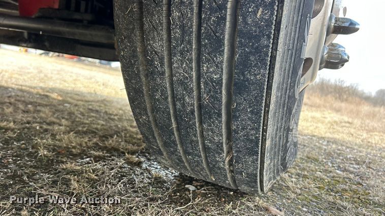 image for item FC5045 2015 Peterbilt 579 semi truck