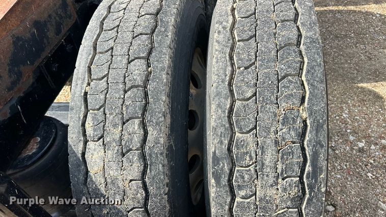 image for item FC5045 2015 Peterbilt 579 semi truck