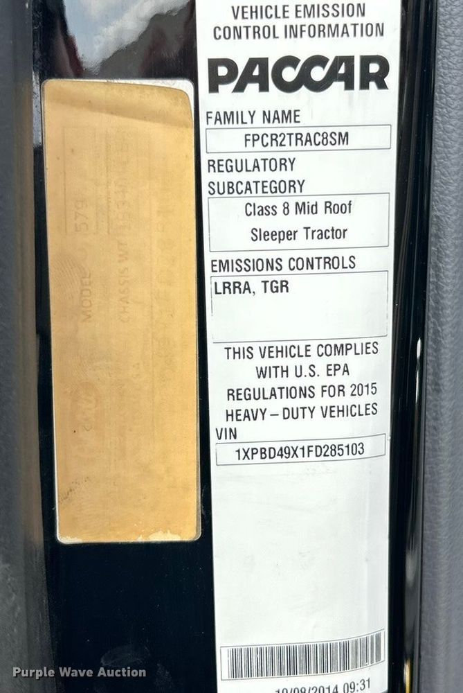 image for item FC5045 2015 Peterbilt 579 semi truck