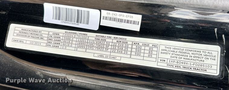 image for item FC5045 2015 Peterbilt 579 semi truck